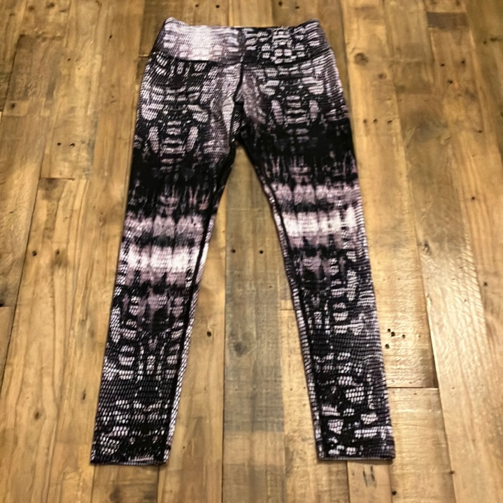 90 degree by Reflex stretch yoga pants leggings purple gray snakeskin